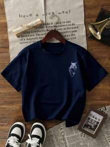 Women's Short-Sleeved Crew Neck T-Shirt, Summer Fashion. Soft And Comfortable, Casual And Versatile Style. Casual Style With An Equestrian Theme, Printed With The Words "Just A Horse Lover," Radiating Youthful Vitality. Suitable For Equestrian Culture, Streetwear, Daily Wear, Running, Leisure, Gatherings, Parties, And Various Occasions. Loose And Urban Style, Also Very Suitable For Outdoor Use, An Ideal Choice For Summer In Black. - 深藍色 - 查看 3