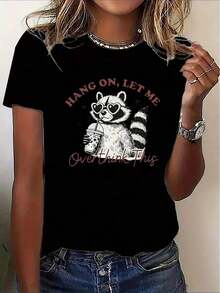 Women's Casual Short Sleeve T-Shirt: Cute Raccoon Graphic Tee With The Slogan "Hang On, Let Me Overthink This", Black And Red Print, Medium Elastic Crew Neck, Machine Washable Everyday Top For All Seasons - 黑色 - 查看 1