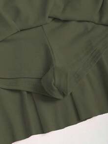 Conjunto de top de tirantes y minifalda plisada y con decoración de flores metálicas para mujer, ideal para el verano - Verde militar - Ver 6