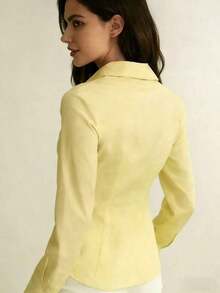 Nueva blusa elegante para mujer, camisa de manga larga con botones y diseño plisado en color blanco, de estilo sofisticado y de alta gama, con apariencia minimalista y profesional, adecuada para ocasiones casuales y citas en primavera - Amarillo - Ver 4