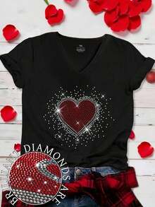 Camiseta gráfica de verano con cuello en V y diseño de corazón para mujer de talla grande - Negro - Ver 1