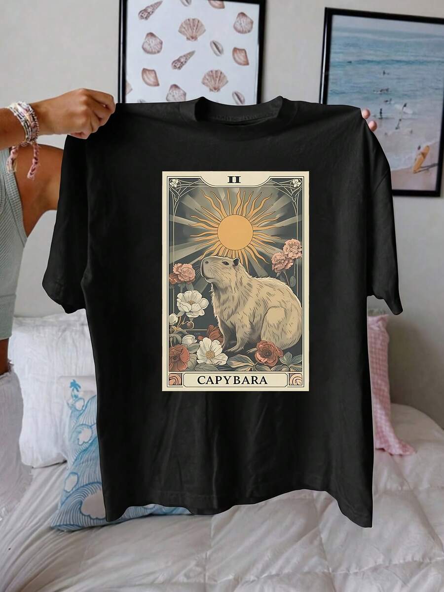 Unisex Short-Sleeved T-Shirt, Capybara Tarot Card Graphic Print T-Shirt, Casual Short-Sleeved Round Neck Top For Summer And Spring, Men's T-Shirts, , Women's, Romwe Men, Boho Chic, Gifts For Teachers, Women's T-Shirt, Curvy Outfits For Men, Y2k. - 黑色 - 查看 1