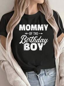 Adorable camiseta de cuello redondo para mujer, con estampado que dice 'Mamá del cumpleaños'. Este top casual ligero y cómodo es ideal para fiestas, reuniones familiares y uso diario. - Negro - Ver 2