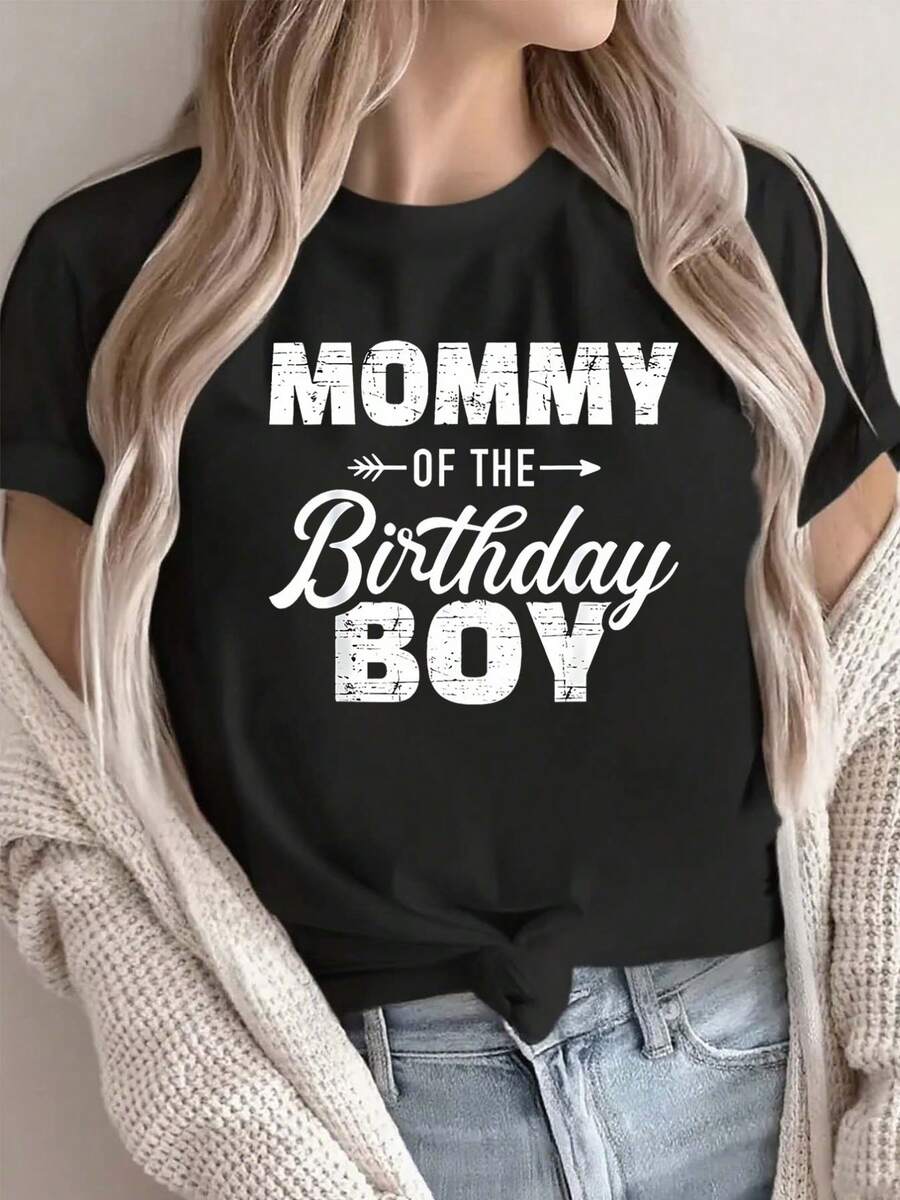Adorable camiseta de cuello redondo para mujer, con estampado que dice 'Mamá del cumpleaños'. Este top casual ligero y cómodo es ideal para fiestas, reuniones familiares y uso diario.