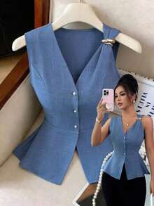 Nueva blusa de verano para mujer con diseño de hebilla de metal minimalista y elegante, escote en V y sin mangas que favorece la silueta - Niebla azul - Ver 9