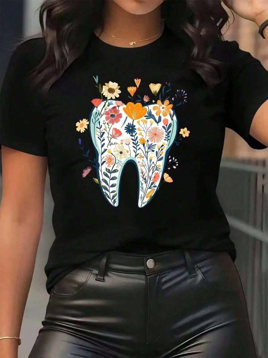 Nuevas llegadas para el verano. Camiseta de mujer con estampado floral de dientes, cuello redondo, informal, para uso diario, suave y cómoda, ideal para vacaciones. Blusa, camisa > Hermosa. - Negro - Ver 1