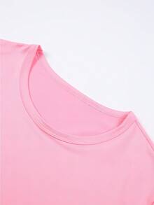 Disney Authorized Women's Fashion Project, Featuring Minnie Mouse Prints And Shiny Diamond Bows. This Stylish And Lovely T-Shirt With Short Sleeves And Round Neck Is Comfortable And Versatile, Which Is Very Suitable For Casual Wear In Spring, Summer And Autumn. Couples Shirts Are Unisex And Holiday Gifts. - Hồng - Xem 3