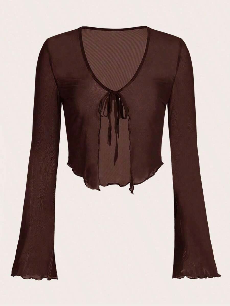 Top de malla con mangas acampanadas, abertura frontal con nudo, y ribete de lechuga.Top casual de mujer de ajuste regular, con cuello en V, mangas acampanadas con volante, y efecto colorblock en negro.Prenda de mujer sencilla para primavera/o - Café integral - Ver 1