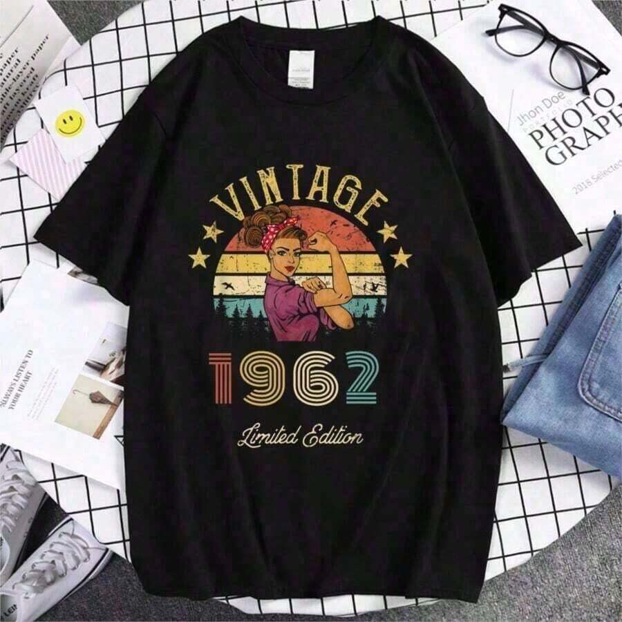 Retro Summer T-Shirt With Santa Claus Blowing Bubbles, Christmas Gift T-Shirt, Funny Winter T-Shirt With Santa Claus - 軍綠色 - 查看 1