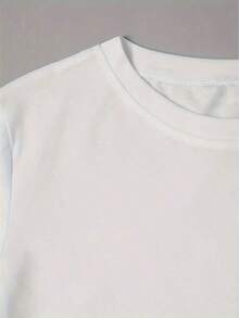 No Family Is Like Mine, Featuring A Casual Women's Short-Sleeved Crew Neck T-Shirt With Letter Print - 白色的 - 查看 3