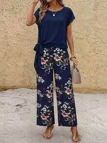 Clasi Conjunto de 2 piezas de blusa con moño elegante y minimalista en color rosa, combinada con pantalones de pierna ancha con estampado floral, adecuado para el verano - Azul marino - Ver 8