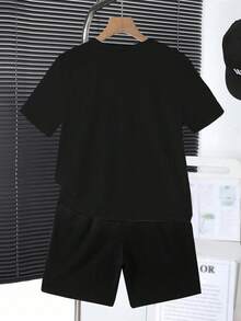 男童多功能T恤和短裤套装（2件），简约篮球运动员涂鸦印花，适合日常穿着和运动。 - 黑色 - 查看 2
