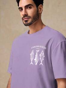 HIMLAND Men's Short Sleeve Crew Neck Drop Shoulder T-Shirt With Fish Graphic Print, Casual Style, Suitable For Outdoor Activities, Home, Dates, Beach, Funny White T-Shirt, Summer, Gifts For Men, Plus Size Beach T-Shirt, Spring Tops. - 紫色 - 查看 2