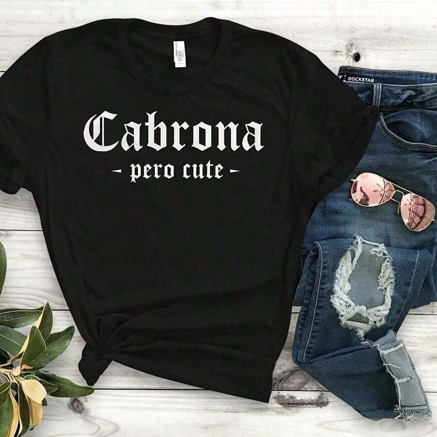 Camiseta de Mujer Cabrona Pero Cute - Camiseta con fuente mexicana, mexicana, hispana, inteligente, audaz, ropa para mujer, chica, latina, latino, humor, divertida, a la moda. Camisetas y ropa de mujer, top blanco, camiseta gráfica, adecuada para el gimnasio, entrenamientos, uso diario casual y estilo urbano. camisetas bonitas para mujer