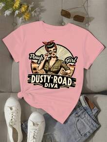 Highway Beauty: El encanto de las mujeres vintage en la polvorienta carretera - Una camiseta deportiva vibrante para la moda y el ocio femenino - Cómoda camiseta de manga corta con cuello redondo para todas las estaciones - Rosa - Ver 3