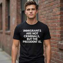Camiseta de algodón de manga corta con cuello redondo para hombre, ligera y ajustada, con estampado gráfico, ropa casual clásica para todas las estaciones, suave y versátil para uso diario, con la impresión llamativa "Los inmigrantes no son delincuentes, W7Q6 - blanco - Ver 6