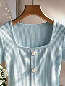 Camiseta de mujer de unicolor simple en color albaricoque, con cuello cuadrado, manga corta, de ajuste ceñido y elástica.Adecuada para uso diario, con decoración de botones, diseño minimalista.Atuendo versátil y elegante, apropiado para la temp - Azul - Ver 4