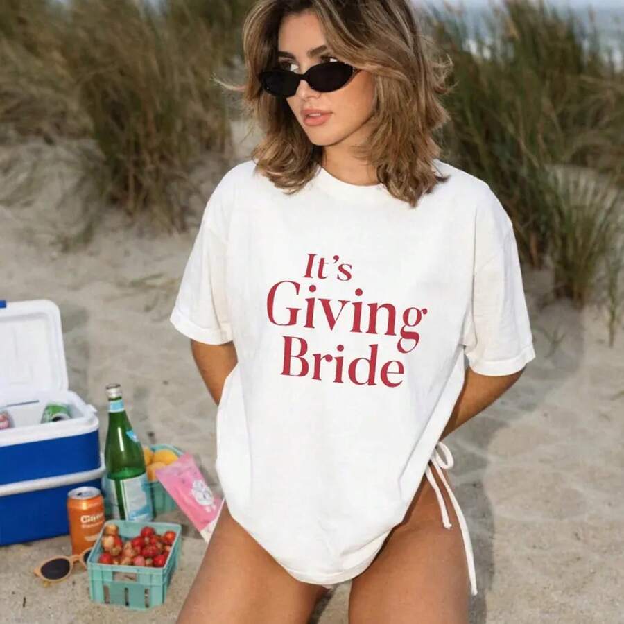 Es una camiseta de "Mrs", camiseta de "futura novia", atuendo para la época de la boda, camiseta para la despedida de soltera, top para la fiesta de compromiso, top para la despedida de soltera - alta calidad. - Blanco - Ver 1