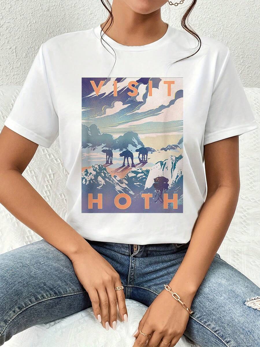 Paisaje nevado con montañas heladas y máquinas caminantes futuristas que evocan un mundo helado lleno de aventura y fantasía, ideal para espíritus exploradores camiseta de mujer suave y cómoda para uso casual - Blanco - Ver 1