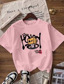 Camiseta con Personaje de Dibujo con Caja en la Cabeza y Grafiti,Camiseta de manga corta de moda para primavera y verano de 2026, hecha en México, 180 gramos. Estampado de dibujos animados, modelo de pareja, apta para uso interior o exterior. Cuello redondo, unisex, ideal para oficina y ocio. Paquete de una pieza. - PK-P631577SLNDXZGY353 - Ver 4