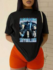 Graphic Depicting An Epic Scene With Galactic Figures And A Luminous Blue Energy Symbolizing Courage And Inner Strength; A Comfortable And Modern Women's T-Shirt Ideal For Space Adventure Fans - 黑色 - 查看 2