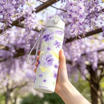 1 bình nước thể thao 750ml/26oz in 3D họa tiết hoa tím có ống hút, 5 tùy chọn màu, cầm tay tiện lợi với dây đeo, nhỏ gọn & bền, phù hợp cho hoạt động ngoài trời, du lịch, cắm trại, trường học, văn phòng, quà tặng sinh nhật