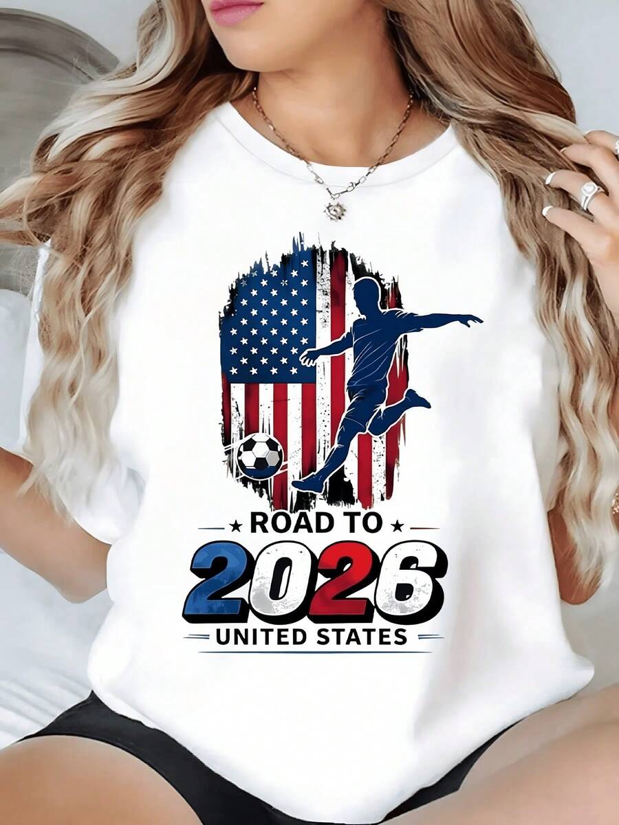 Image Of A Soccer Player In Front Of The United States Flag Symbolizing Sportsmanship And Patriotic Spirit On The Road To The 2026 Tournament. Women's Casual Modern Comfortable T-Shirt - 白色 - 查看 1