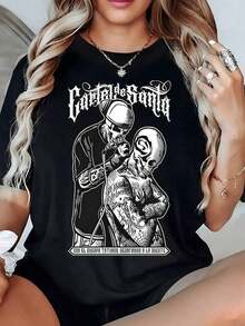 Artistic Scene Showing A Tattoo Artist Working On A Character With A Skull And Body Covered In Tattoos, Conveying Strength And Urban Culture. Women's T-Shirt, 100% Cotton, 220g - 黑色 - 查看 1