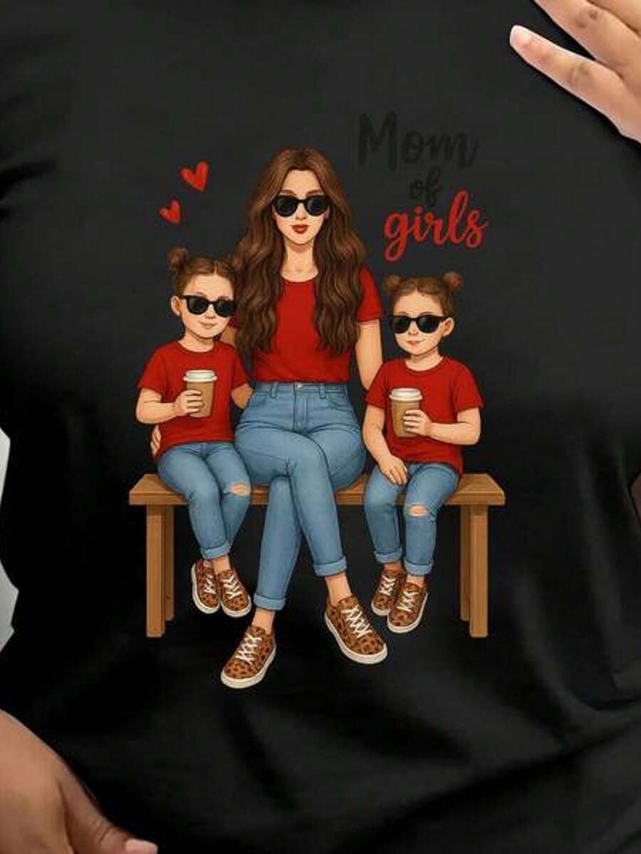 Camiseta para Mujer Mom of Girls con Diseño de Madre y Dos Hijas Sentadas en Banco Estilo Familiar Divertido y Moderno para Mamás de Niñas