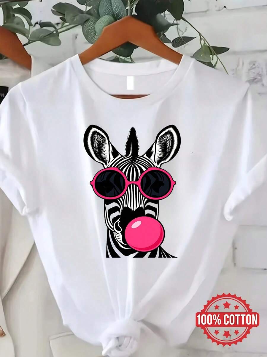 2026 Camiseta de Mujer con Cuello Redondo y Manga Corta, Estampado de Moda, Diseño de Cebra con Gafas Rosadas y Masticando Chicle - Blanco - Ver 1