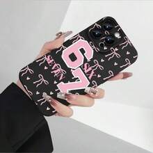 卡通“67”设计，包含四肢、眼睛、手套和鞋子，搭配“Six Seven”文字标题，兼容 17、16、15、14、13、12、11、Plus、Pro Max手机壳，握感舒适，简约设计，经久耐用，男女皆宜，外观时尚。（周年纪念日、情人节、新月，送给自己的最佳礼物） - 彩色 - 查看 3