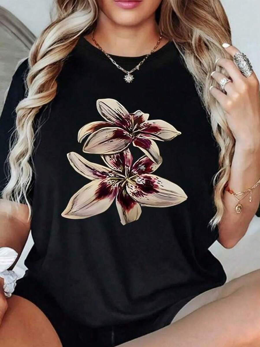 Flores grandes que simbolizan pureza y energía interior con pétalos en tonos beige y vino inspirados en la conexión natural camiseta para mujer 100% algodón suave y cómoda