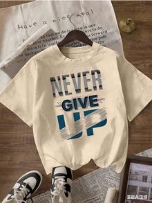 "NEVER GIVE UP" T-Shirt In A Dynamic Style.  Short-Sleeved T-Shirt For Spring And Summer 2026, Made In Mexico, 180 Grams. Cartoon Print, Couple Design, Suitable For Indoor Or Outdoor Wear. Crew Neck, Unisex, Ideal For The Office And Leisure. One-Pack. - APR-P631577SLNDXZGY527 - 查看 3