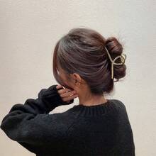 1个女士简约金属大号发爪夹，优雅发爪发型配饰，适合盘发，适合度假、居家和通勤。 - 金色 - 查看 3
