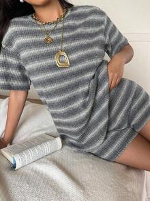 Conjunto de camiseta de manga corta y pantalones cortos de punto a rayas para mujer de estilo casual - Gris - Ver 4