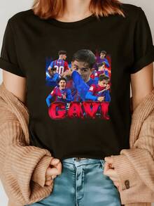 Players Celebrating On The Field With Energy And Passion, Wearing Blue And Red Uniforms In A Vibrant Composition That Conveys Strength And Teamwork. Women's Casual Modern Short-Sleeved T-Shirt, Comfortable For Everyday Wear. - 黑色 - 查看 8