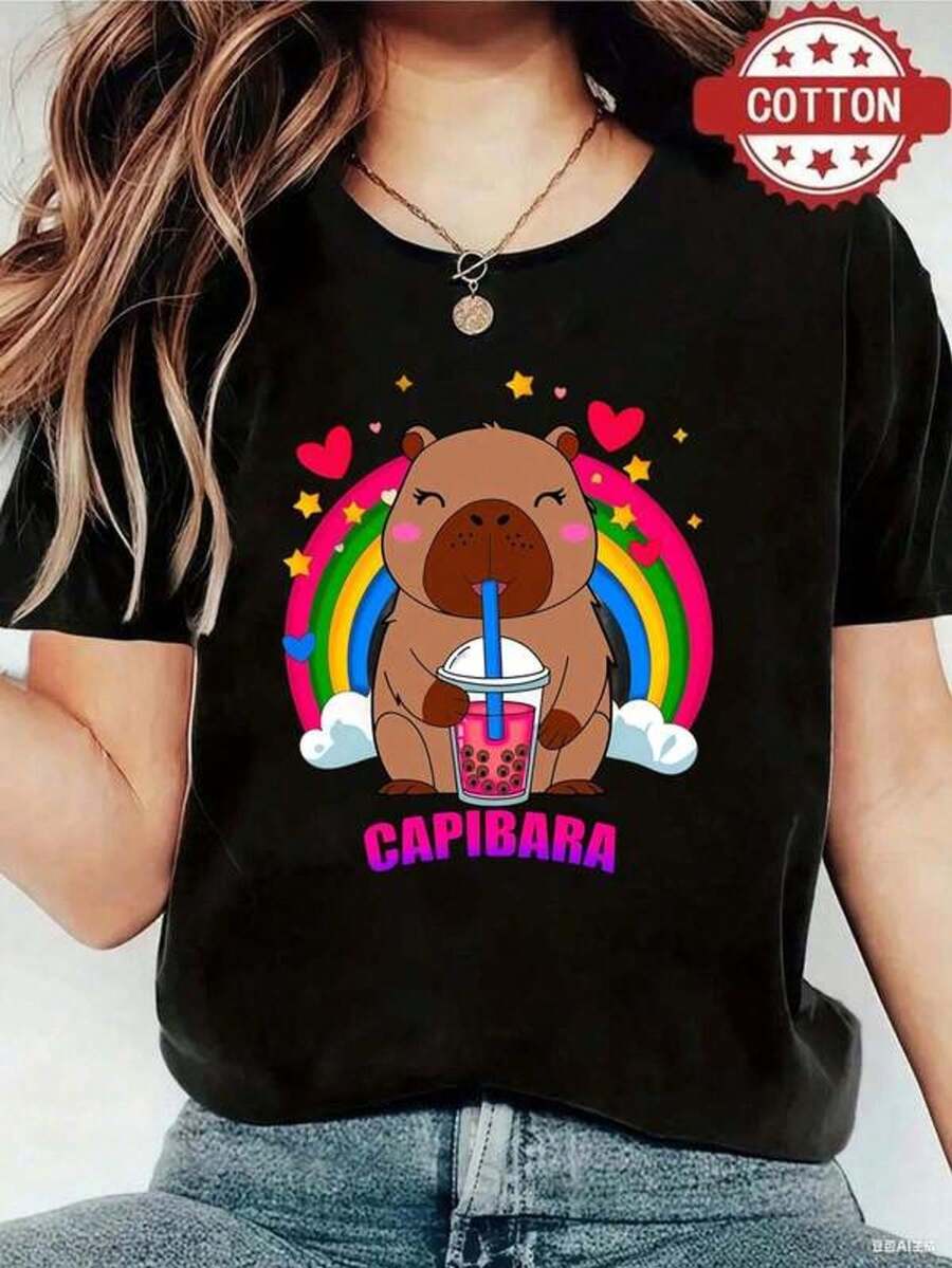 1pc blusas de mujer ropa de mujer blusas bonitas para mujeres blusas bonitas para mujer Capibara bebiendo té T shirt 180g negro y blanco algodón estampado de capibara kawaii impresión de alta calidad en algodón cuello redondo corte básico holgado hombres y mujeres transpirable versátil lavable a máquina cómoda talla S ~ 3XL diario casual deportes imprescindible de verano