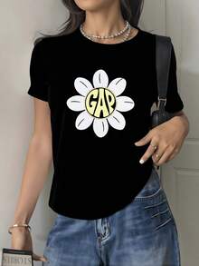 Flor grande blanca con centro amarillo que simboliza pureza energía optimismo y alegría perfecta para reflejar una actitud positiva camiseta de mujer casual moderna cómoda para verano - Negro - Ver 1