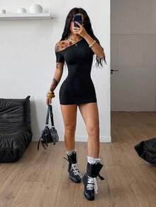 Vestido corto de manga corta asimétrico, de cuello básico, de uso diario, casual, elástico y minimalista estilo Y2K para mujer, apto para todas las estaciones - Negro - Ver 4