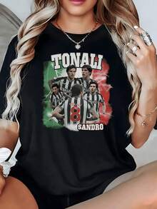 Italian Tricolor Flag With Figures Of Players Celebrating The Passion Of Football And Competitive Spirit With Energy And Strength. Women's Casual Modern Comfortable T-Shirt For Everyday Wear - 黑色 - 查看 8