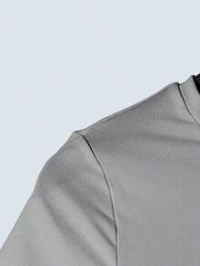 Camiseta casual de cuello redondo ajustada y corta con estampado de labios grandes en plata - Gris - Ver 5