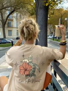 Women's T-Shirt With Sea Turtle Design And The Phrase "Live In The Moment", Casual Tropical Style, Comfortable Polyester, Ideal For Outings And Summer Looks. - 杏色 - 查看 2