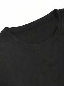 Camiseta de mujer 100% algodón con estampado temático de Mafalda. Diseño clásico minimalista de cuello redondo, fácil de combinar y adecuado para todas las formas de cuerpo. Perfecto para citas, desplazamientos diarios y salidas informales. - Negro - Ver 4