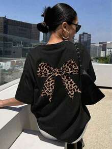 Camiseta de manga corta con cuello redondo para mujer, con estampado, hecha de tela de algodón puro. Cuello redondo clásico y minimalista, versátil y adecuado para todas las formas de cuerpo. Perfecto para citas, desplazamientos diarios y salidas informales. - Negro - Ver 1