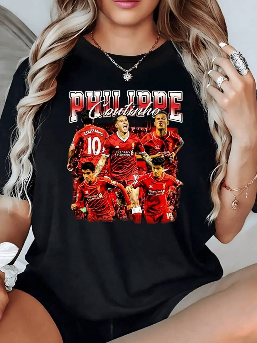 Group Of Players In Motion With Energy And Sportsmanship Celebrating Passion For Football And Teamwork; Comfortable And Modern Casual Women's T-Shirt - 黑色 - 查看 1