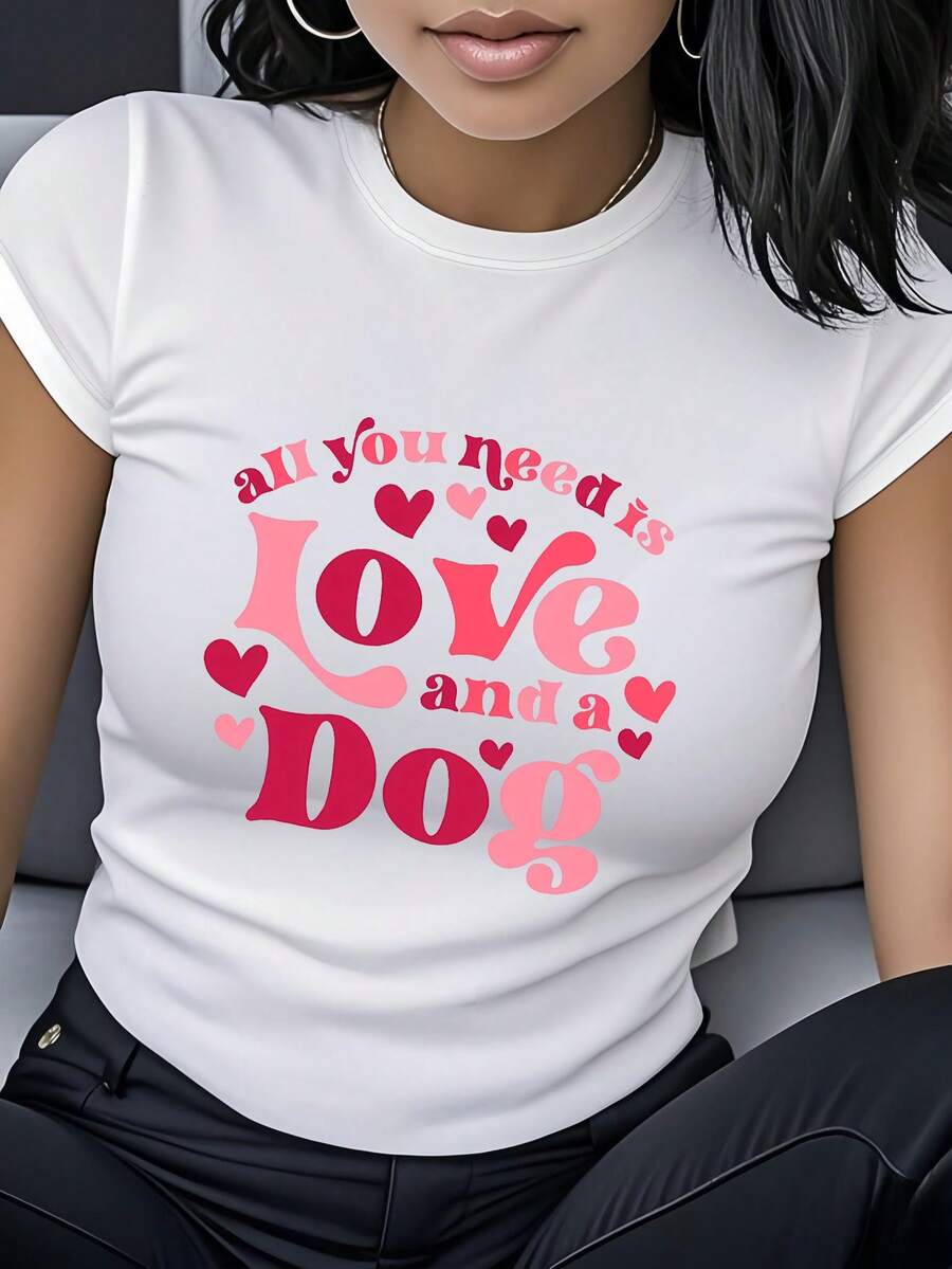 Women's T-Shirt Made Of Pure Cotton, With A Casual And Relaxed Fit. All You Need Is Love And A Dog. This Printed T-Shirt Features Short Sleeves And A Round Neck. The Cute Heart Pattern Expresses The Love For Pets. Suitable For Everyday Casual Wear, It Highlights Individuality And Is Ideal For Matching Couple Outfits. It Also Makes A Great Gift For Pet Lovers. - 白色 - 查看 1
