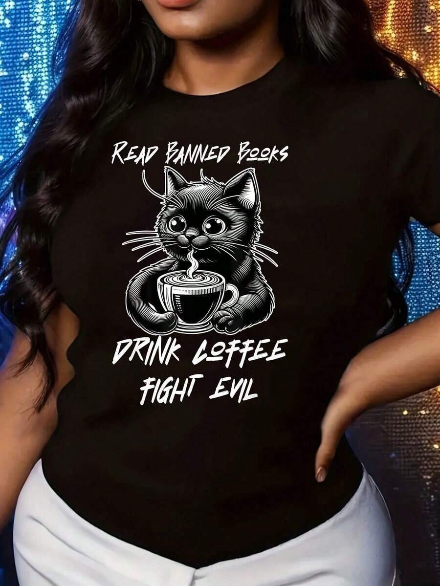Casual Wear. I Read Forbidden Books And Drink Coffee To Fight Evil Lovers. 1 Piece Of Plus Size Women's Funny Graphic Print Short Sleeve Novelty T-Shirt, 100% Polyester, Casual Round Neck T-Shirt, Bohemian Blouse For Women. - 黑色 - 查看 1