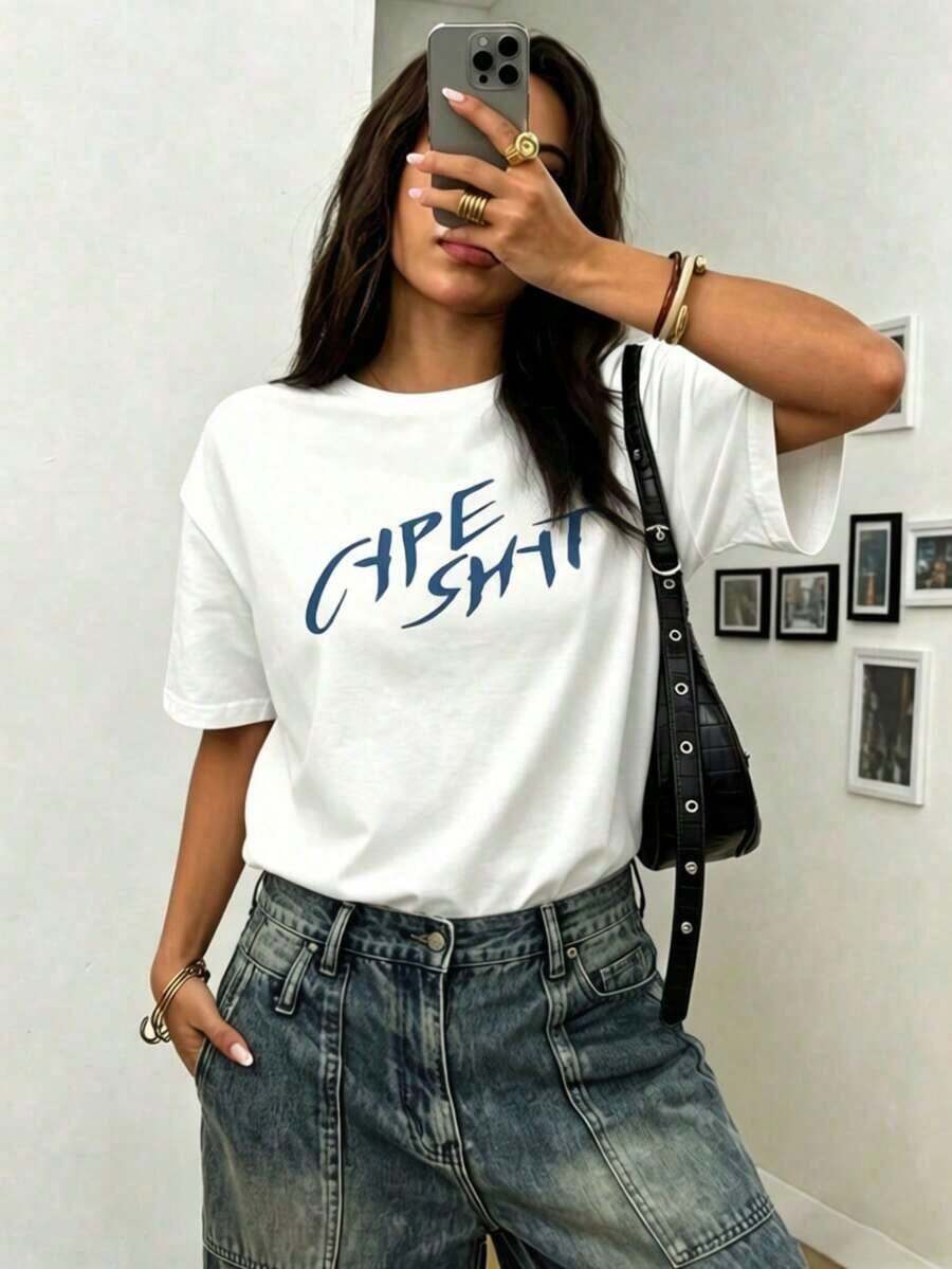 Elegante camiseta blanca de algodón para mujer con estampado azul, cuello redondo, mangas cortas regulares y tejido semitransparente. - Blanco - Ver 1