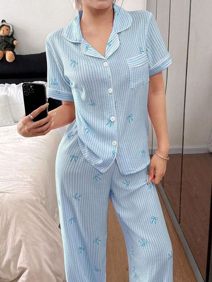 Conjunto de pijama para mujer con estampado de lazo a rayas en rosa, de manga corta y cuello solapa - Azul - Ver 1