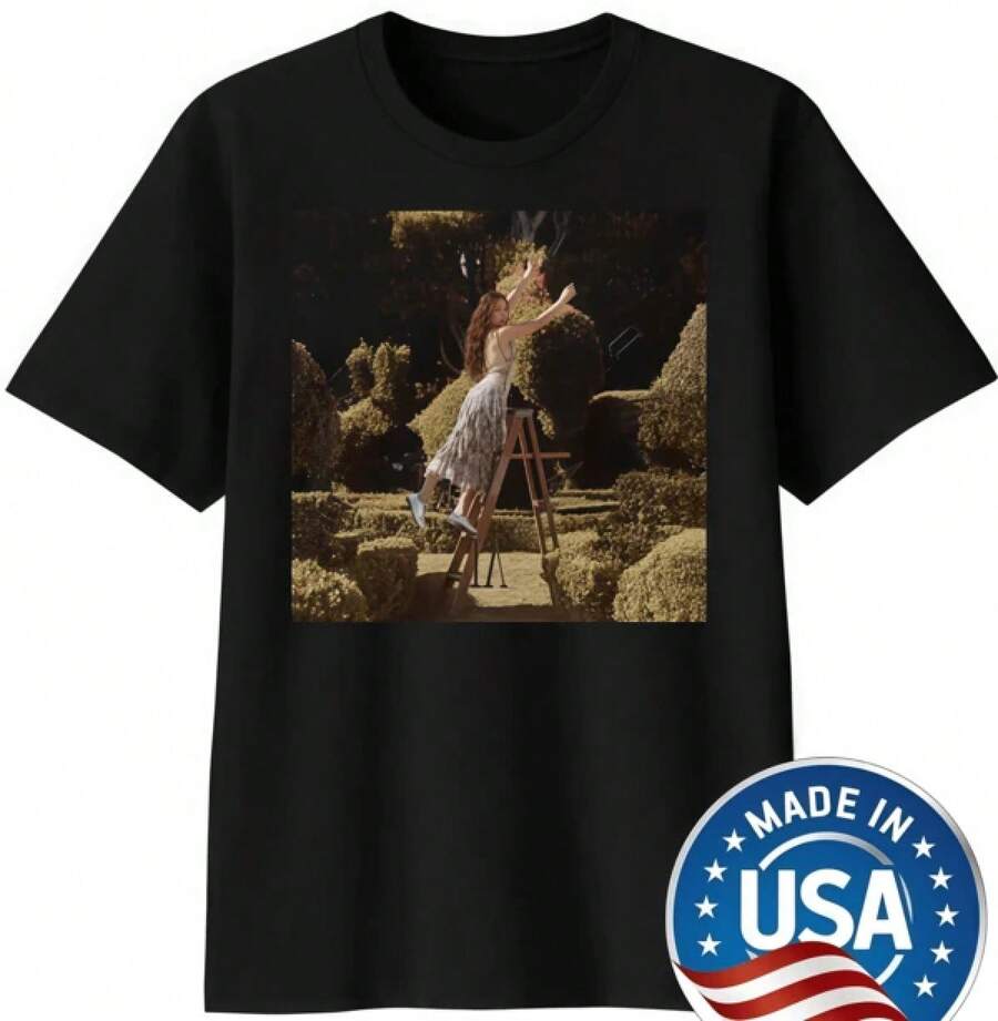 Unisex Short-Sleeved T-Shirt, Laufey The Final Hour Premieres On April 10, 2026. Unisex T-Shirts For Men, , Women, Romwe Men, Boho Chic, Teacher Gifts, T-Shirt For Women, Curvy Sets For Women, Y2K. - 黑色 - 查看 1